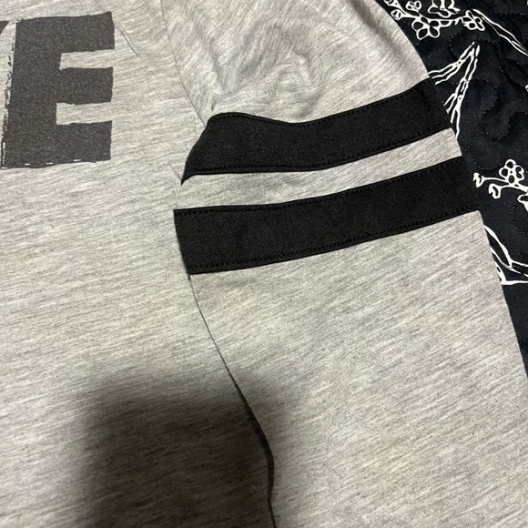 Gently Worn Disney Minnie Mouse Shirt - Picture 4 of 4